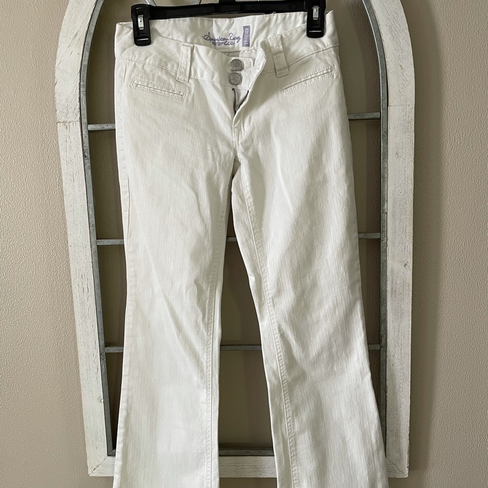 Mid rise flare jeans. Good for summer- Not worn